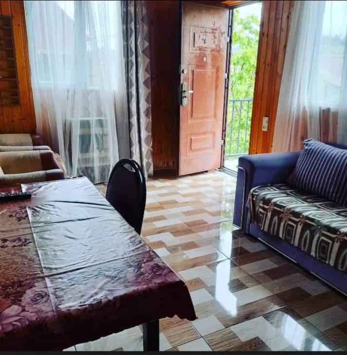 Apartment Sofia バトゥーミ エクステリア 写真