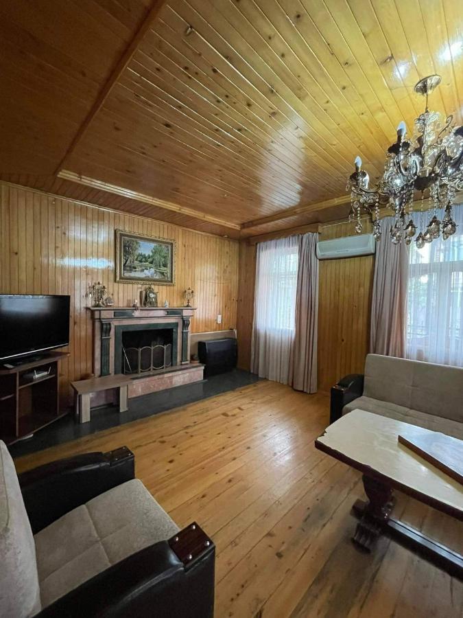 Apartment Sofia バトゥーミ エクステリア 写真