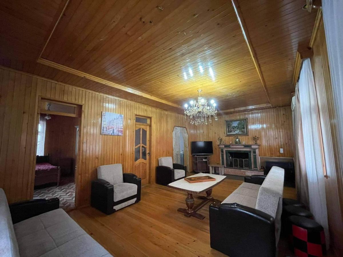 Apartment Sofia バトゥーミ エクステリア 写真